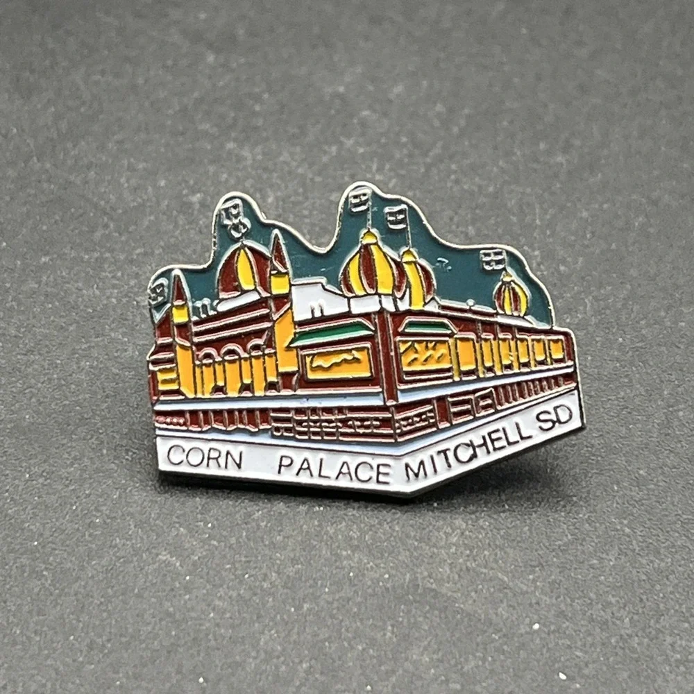Corn‎ Palace Mitchell South Dakota Lapel Hat Pin